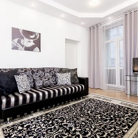 Апартаменти Roomer 31/3 Karl Marx Street 8 *